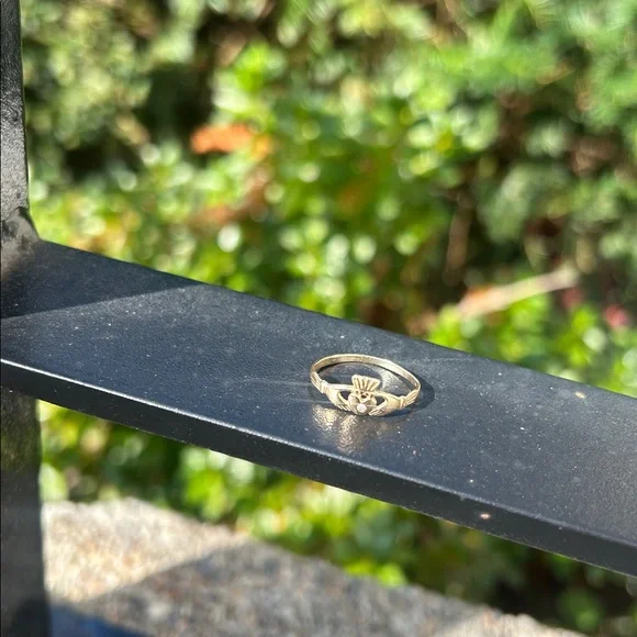 đź’ŽDiamond & 14k Gold Claddagh Irish Vintage Elegant Ring - Picture 6 of 8